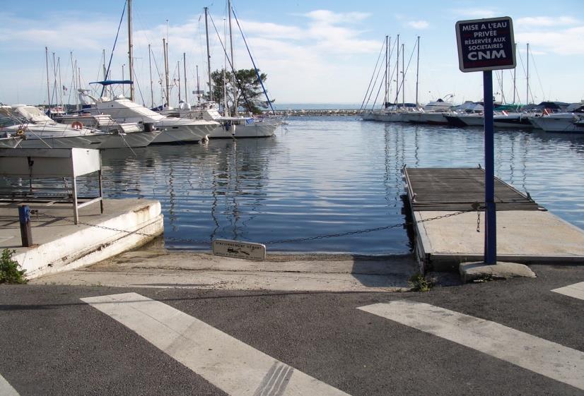 Mise à l'eau du club nautique de martigues