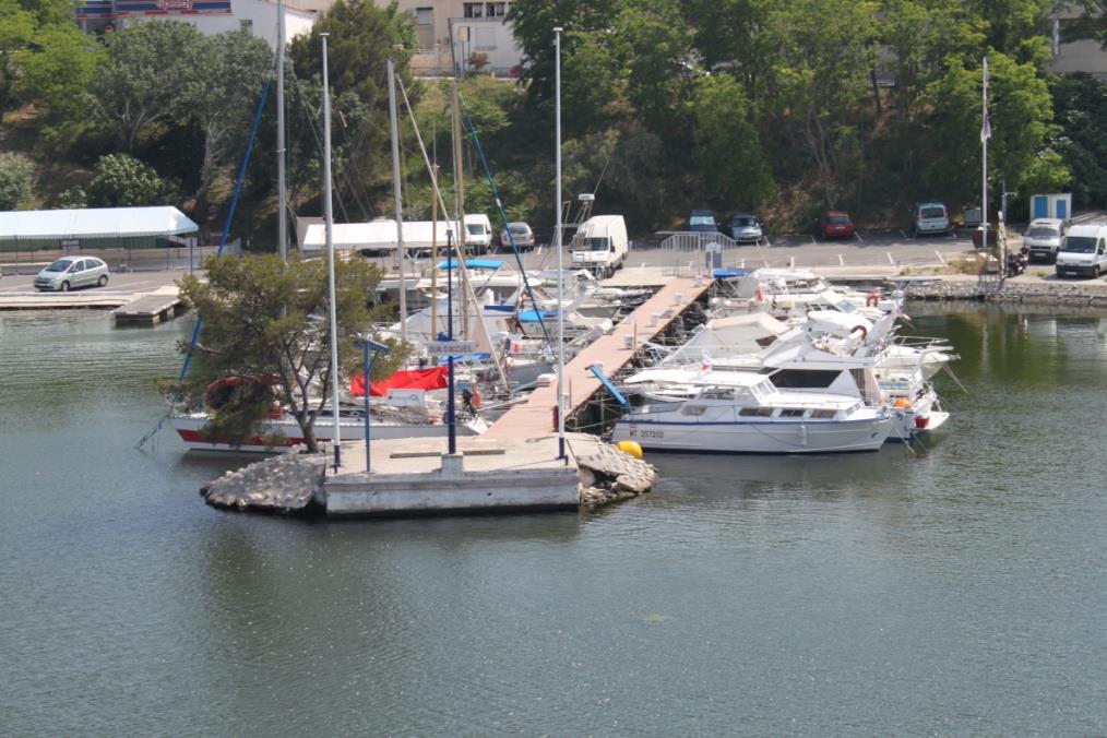 Quai d'accueil du club nautique de martigues